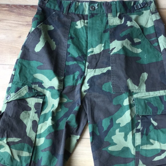 Men’s Camouflage Cargo Fatigue Type Trousers. - Picture 2 of 7